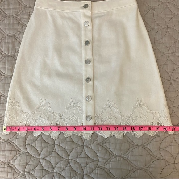Club Monaco | Vidya Denim Skirt — White | Size 0 - Picture 12 of 13